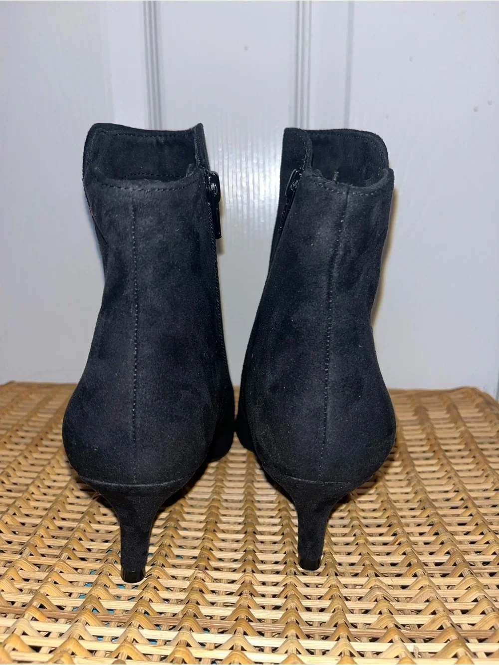 GIANI BERNINI Carminee memory foam kitten heel ankle booties
